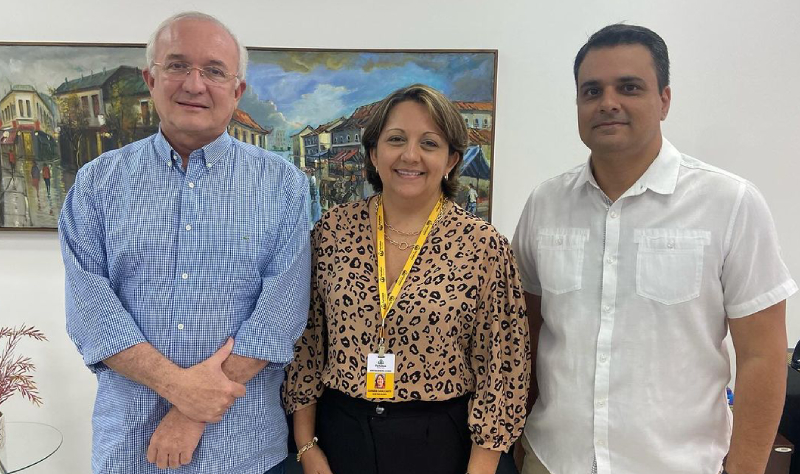 Gardel Rolim participa de reunião ao lado do secretário Galeno Taumaturgo na Secretaria de Saúde de Fortaleza