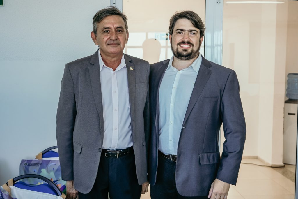 Romulo Trevia E Reny Vasconcelos