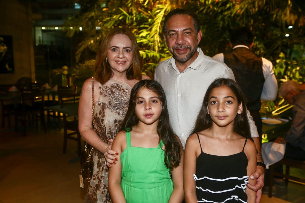 Rosangela, Tadeu, Manoela E Maria Tereza Oliveira (1)