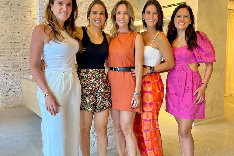 Moda casual e praiana - Rafael Sá, Gilvando Figueiredo, André Gurjão e Daniela Rolim celebram trajetória de sucesso da ‘bemaloha’ com cocktail especial