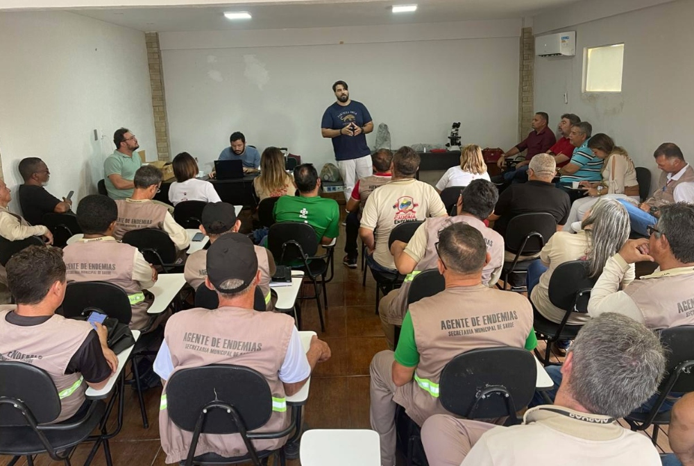 Agentes de endemias de Caucaia recebem treinamento com técnicos da Fiocruz