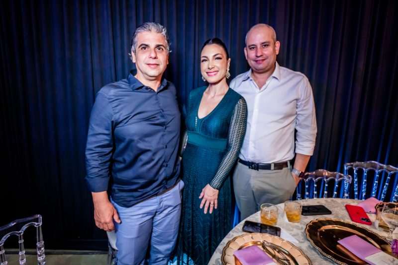 Début - Carolina Mota celebra seus 15 anos com bela festa articulada pelos pais