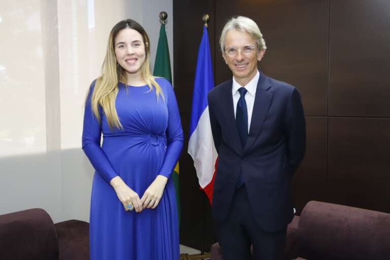 Jade Romero recebe Emmanuel Lenain em conversa sobre possíveis parcerias entre Ceará e França