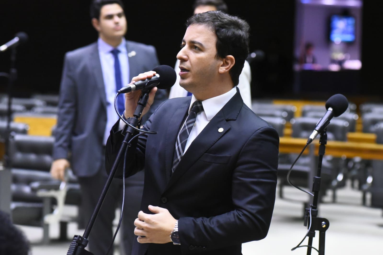 Câmara aprova urgência para proposta de Célio Studart que dispõe sobre resgate de animais