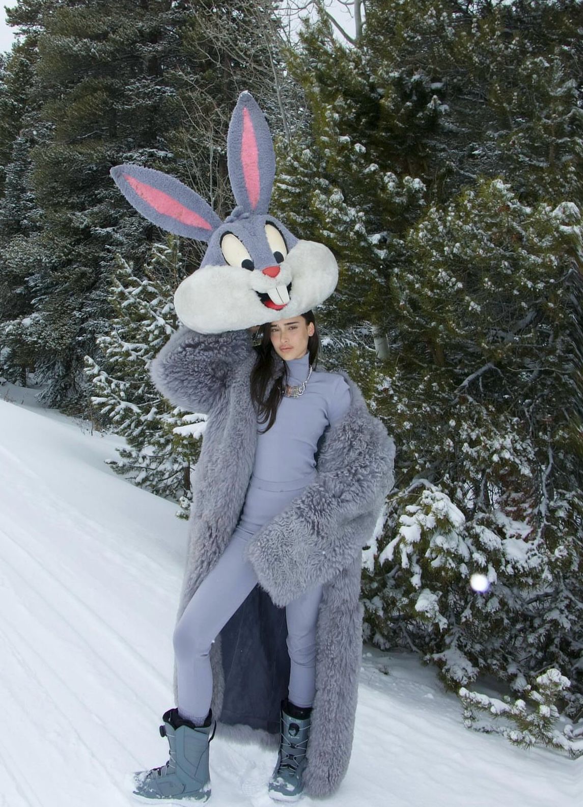 Livia Nunes segue com looks icônicos na temporada de ski