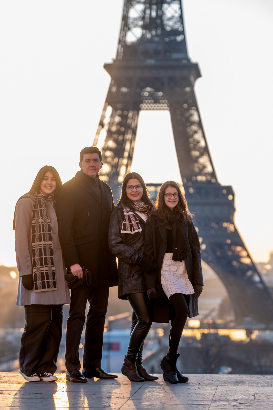 Edson Santana curte férias com a família na Europa Edson Santana curte férias com a família na Europa