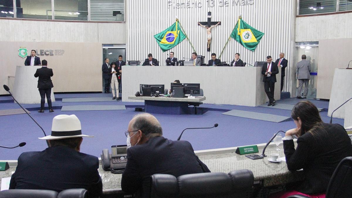 Cidistas aprovam continuidade de Guilherme Landim na liderança do PDT na Alece; opositores prometem reação