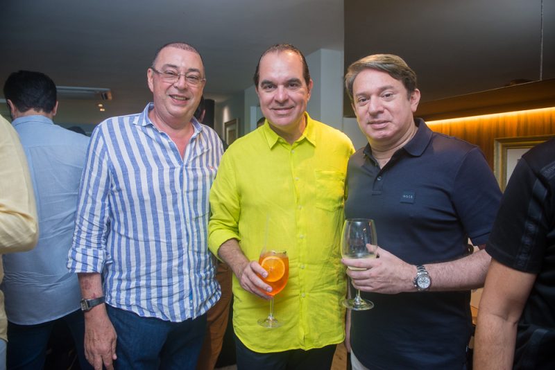 Aniversário do Mimoso - Leonardo Albuquerque reúne amigos em seu alinhado apartamento para brindar chegada da nova idade