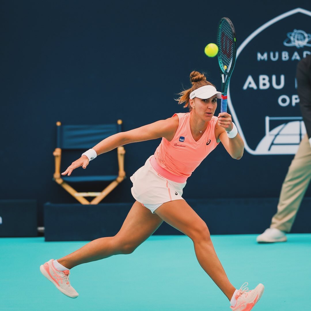 Bia Haddad conquista centésima vitória como profissional e avança para as quartas em Abu Dhabi