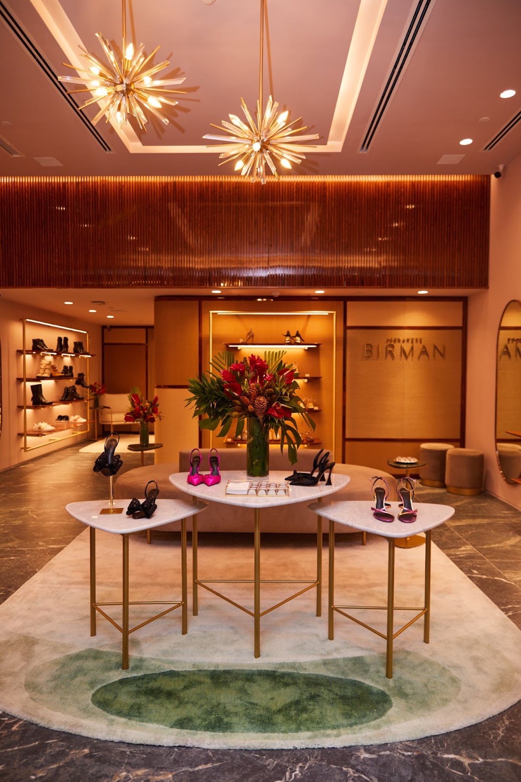 Alexandre Birman reinaugura loja no Rio de Janeiro