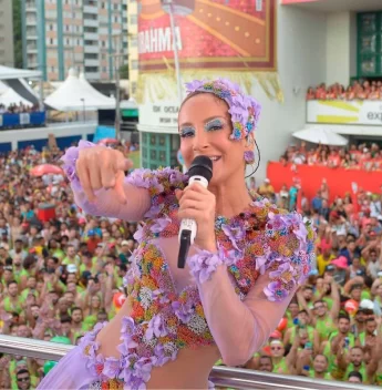 Claudia Leitte e Joelma comandam noite no São João de Cascavel, no Ceará
