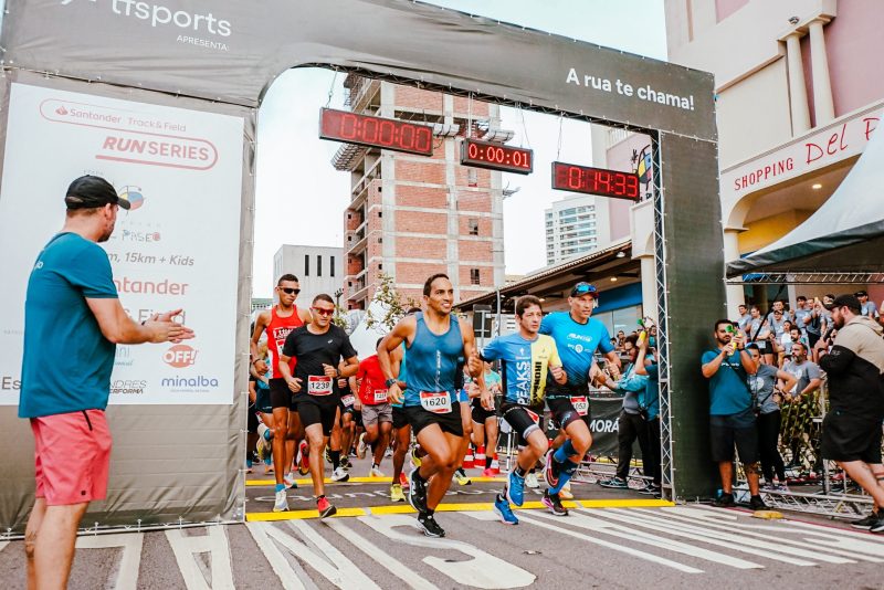 Corrida de rua - Shopping Del Paseo sedia etapa do Santander Track&Field Run Series