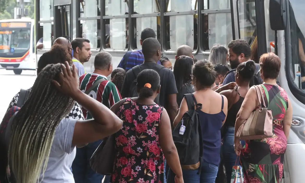 Total de mulheres responsáveis por domicílios cresce, revela Censo