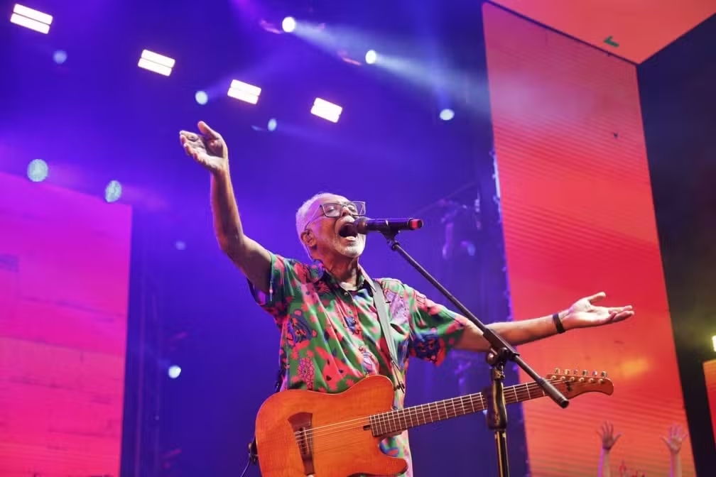 Gilberto Gil emociona público em show na abertura do Carnaval do Recife