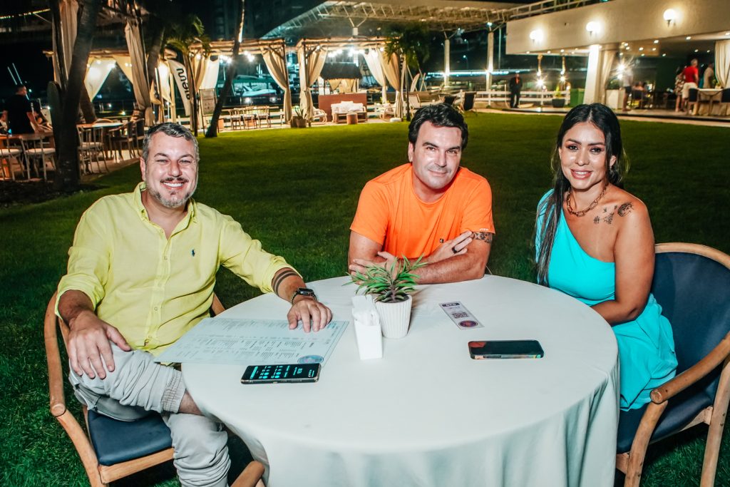 Gustavo Germano, Kiko Maiane E Cristiane Ribeiro