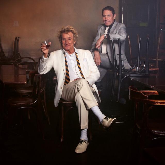 Rod Stewart e Jools Holland lançam aguardado álbum “Swing Fever”