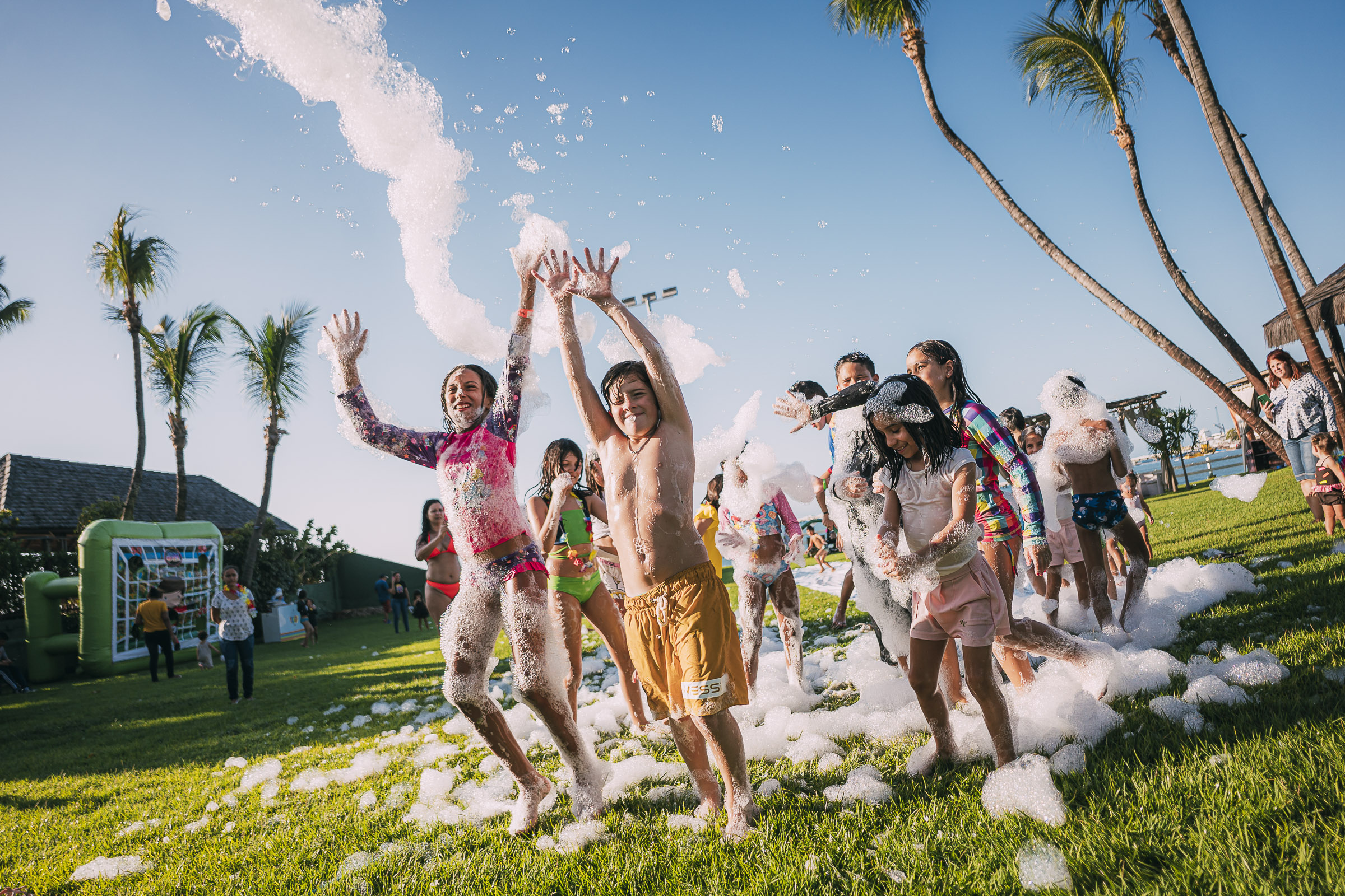 Música e diversão marcam o fim de semana do Iate Clube de Fortaleza com o Bailinho do Hawaii