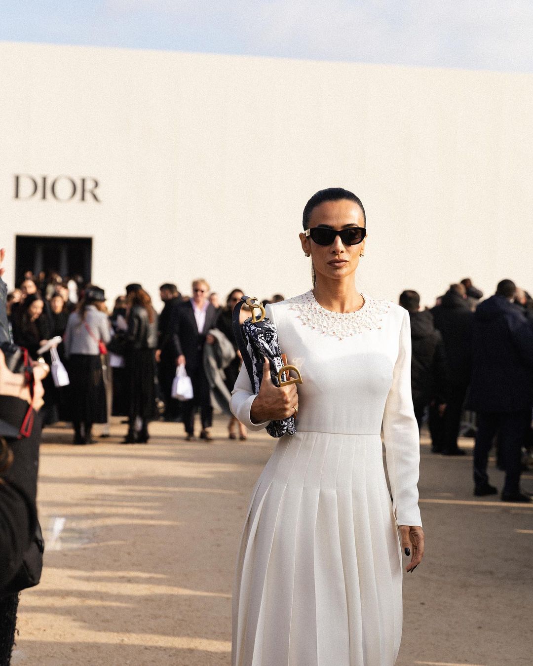 Sílvia Braz ocupa as primeiras fileiras e atrai os holofotes no desfile da Dior, em Paris