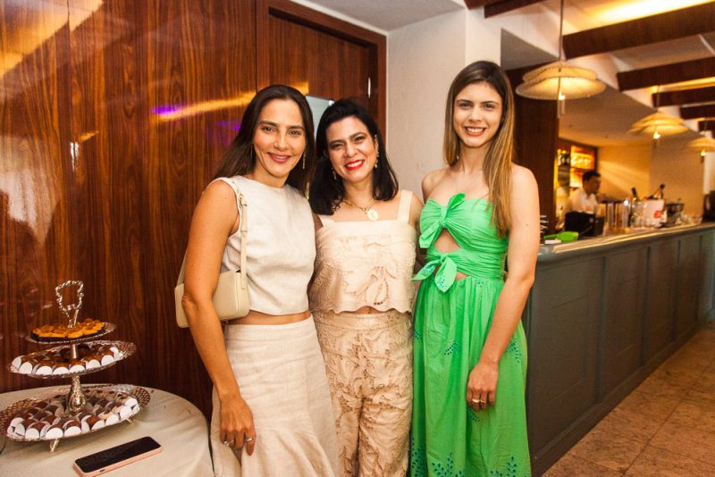 Happy Birthday - Ticiana Timbó Queiroz ganha carinhosa festa surpresa no Matisse Cuisine et Art