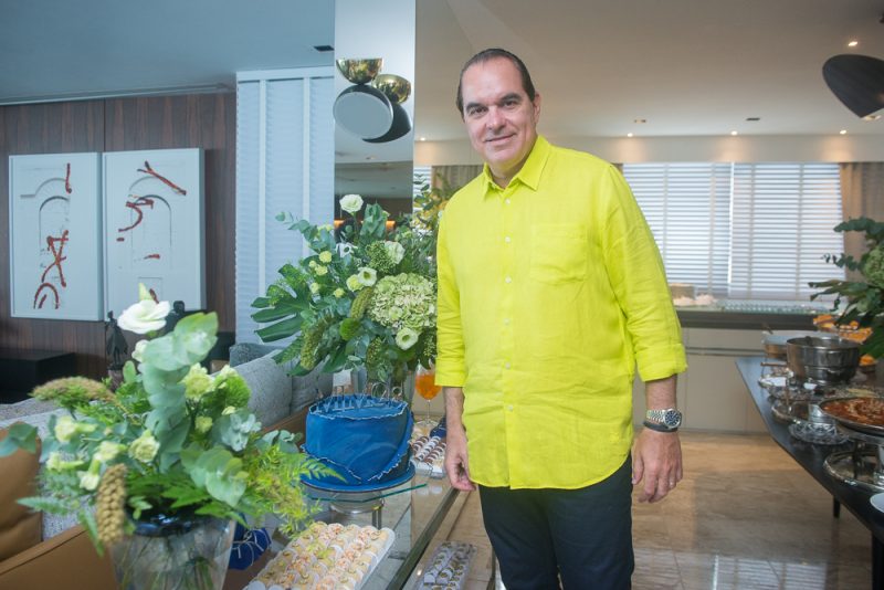 Aniversário do Mimoso - Leonardo Albuquerque reúne amigos em seu alinhado apartamento para brindar chegada da nova idade