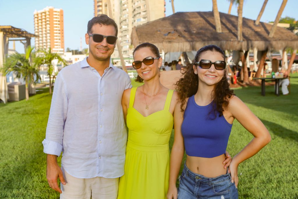 Marcos, Leia E Julia Beline (1)