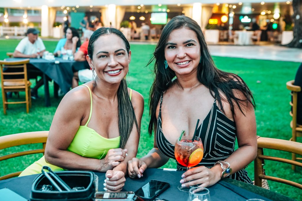 Monica Oliveira E Rayla Rodrigues