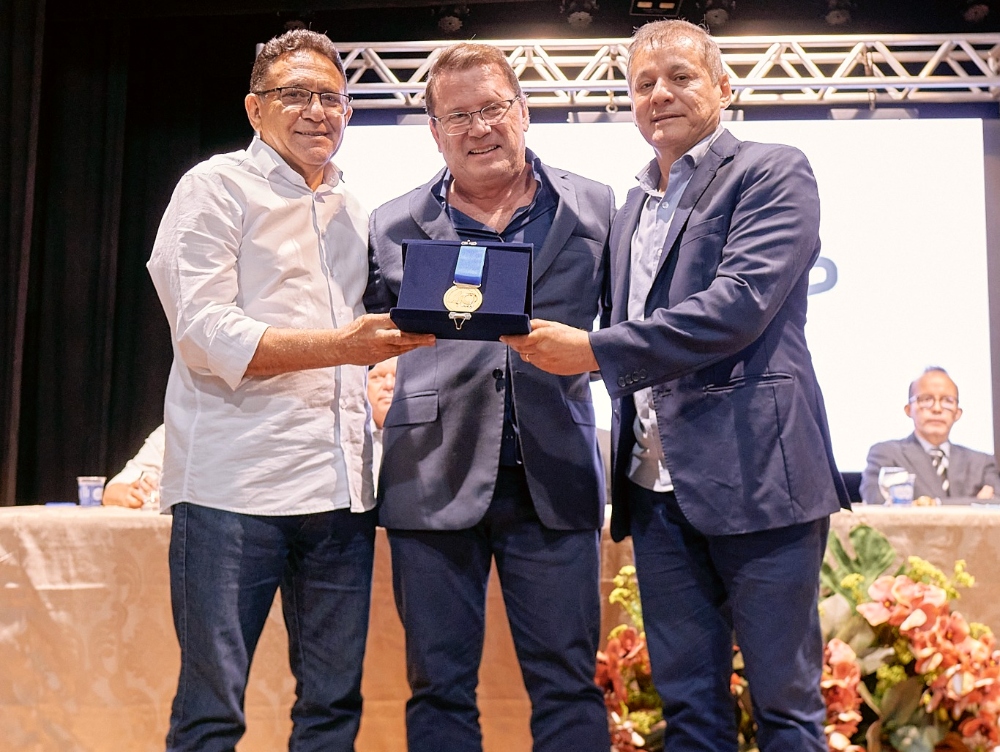 Prefeitura homenageia empresários com Medalha de Honra ‘Maracanaú 40 anos’