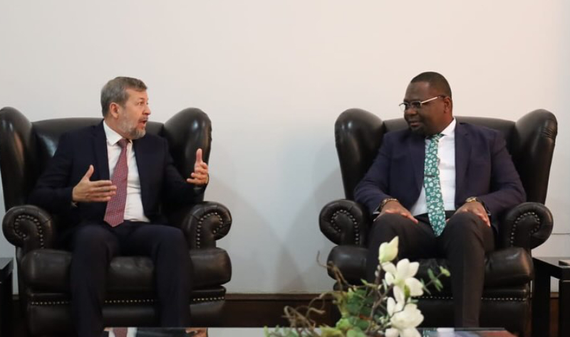 Élcio Batista conversa com presidente do Conselho Municipal de Maputo sobre acordo de cooperação com Fortaleza