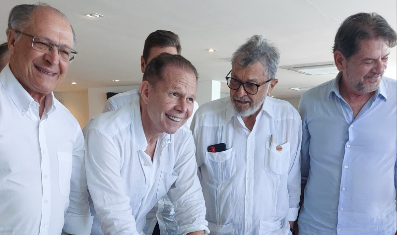 Ao lado de Alckmin, Camilo, Eudoro e Cid Gomes, Júlio Ventura assina em seu endereço ata de filiação ao PSB Ceará Ao lado de Alckmin, Camilo, Eudoro e Cid Gomes, Júlio Ventura assina em seu endereço ata de filiação ao PSB Ceará