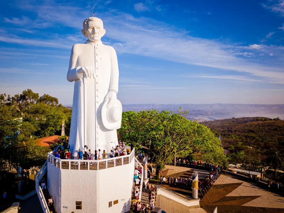 Redentor do Sertão: Padre Cícero será tema de escola de samba do Rio de Janeiro