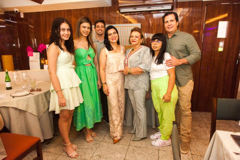 Happy Birthday - Ticiana Timbó Queiroz ganha carinhosa festa surpresa no Matisse Cuisine et Art