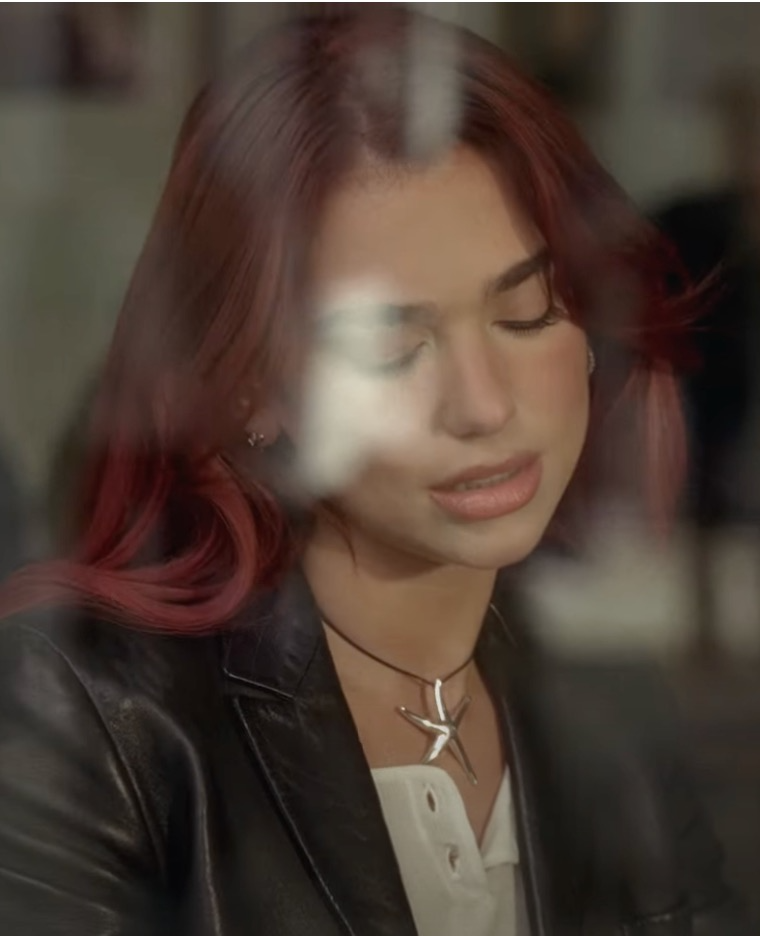 Dua Lipa usa Tiffany & Co. em video clipe de “Training Season”