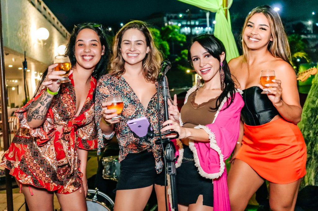 Victoria Souza, Fernanda Ferreira, Ellen Chelsea E Manu Amorim (3)