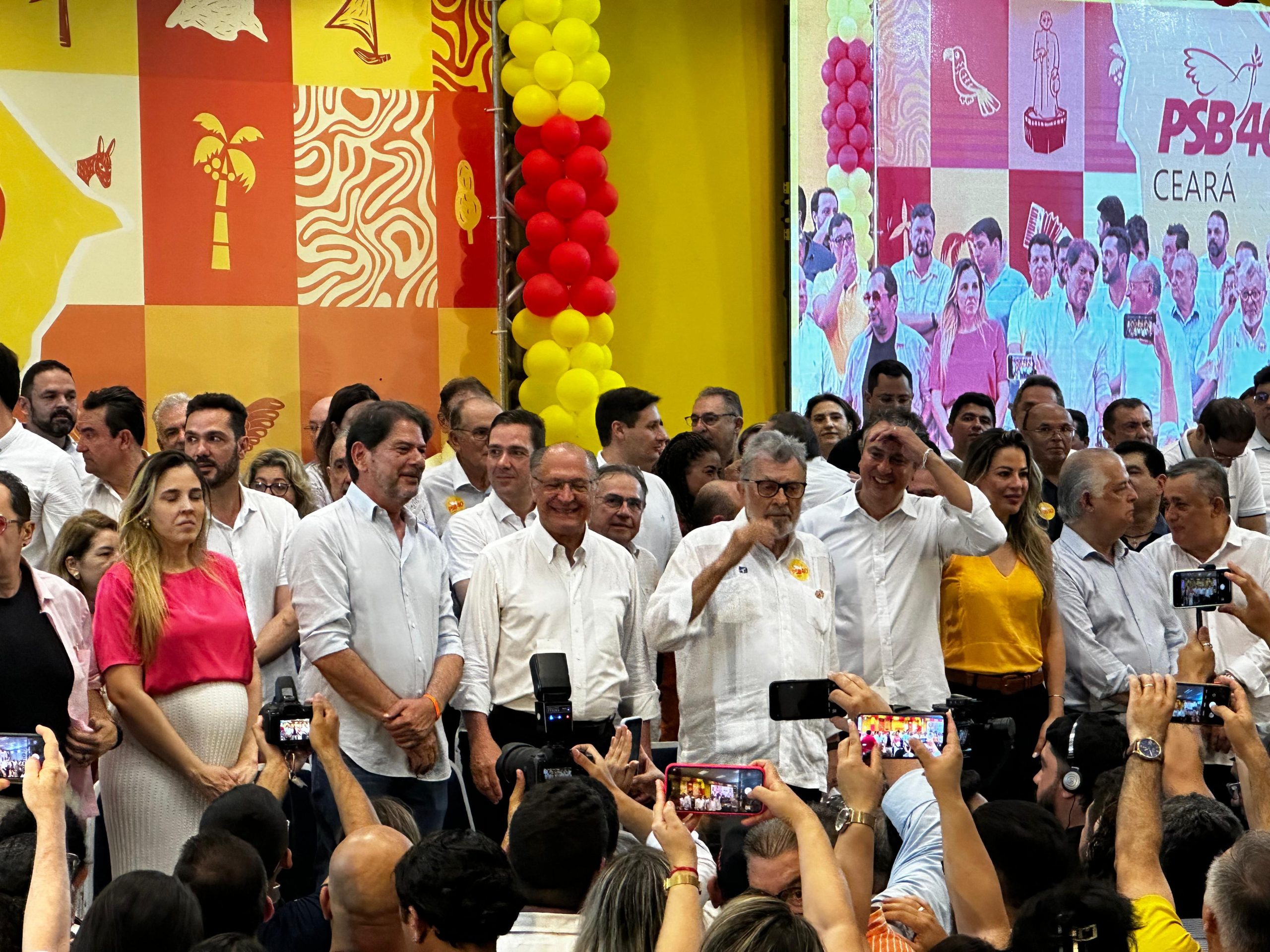 PSB Ceará filia Cid Gomes, Izolda Cela e 34 prefeitos neste domingo; saiba quais