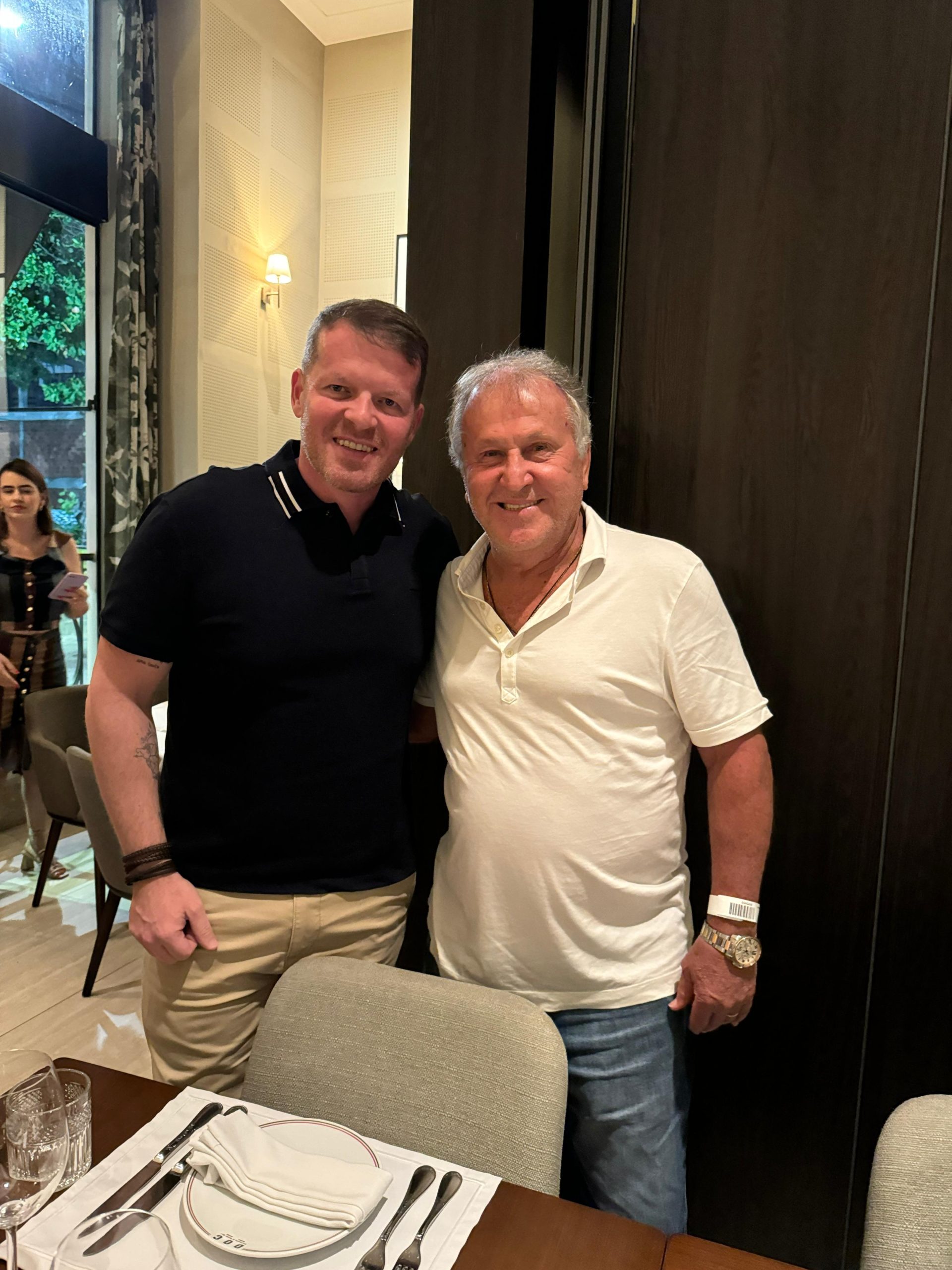 Restaurante DOC Trattoria & Wine Bar recebe o ex-jogador Zico durante passagem pelo Carnaval de Fortaleza