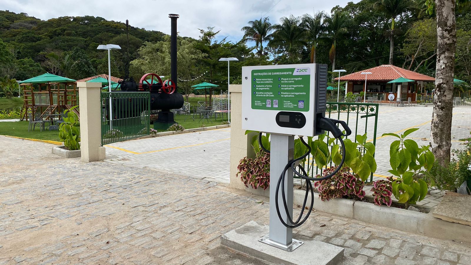 Construtora Brasterra inaugura estações de carregamento para carros elétricos e híbridos em Guaramiranga