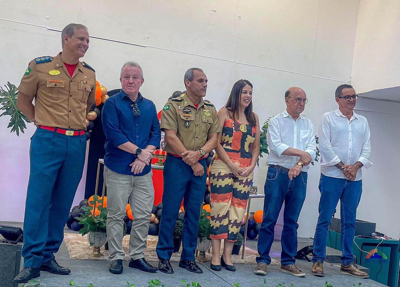 Comandante Geral do Corpo de Bombeiros do Ceará celebra aniversário no shopping Benfica