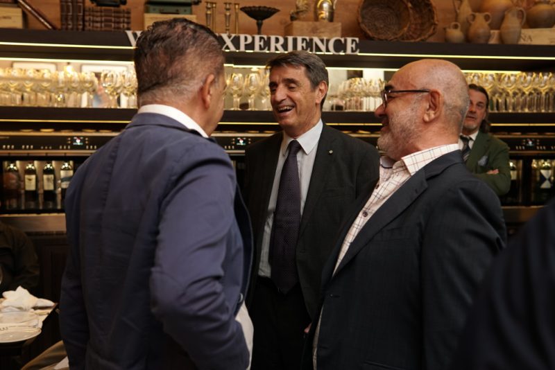 Em passagem pelo Brasil - Embaixador da Itália se encontra com expoentes da cultura italiana no DOC Trattoria & Wine Bar