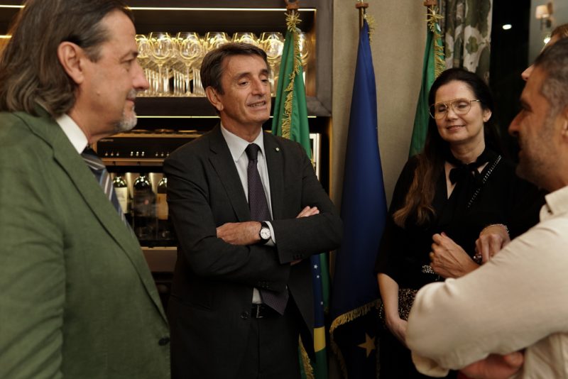 Em passagem pelo Brasil - Embaixador da Itália se encontra com expoentes da cultura italiana no DOC Trattoria & Wine Bar