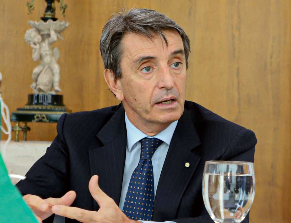 Embaixador da Itália encontra-se com empresários cearenses no Iate Clube