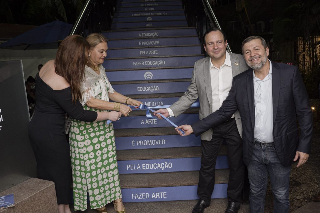 Aline Queiroz Barroso, Lenise Queiroz Rocha E Igor Queiroz Barroso E Elcio Batista