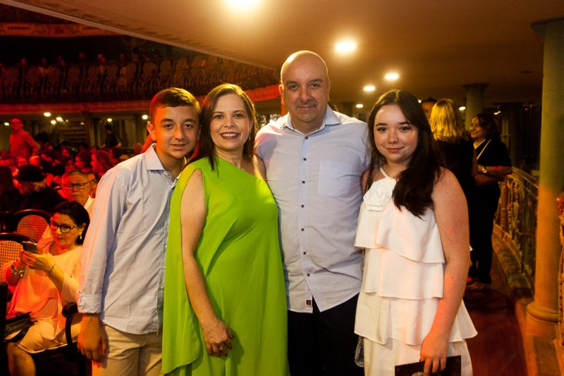 Fundadora da Casa de Vovó Dedé - Regina Barbosa é homenageada no TJA em comemoração de seus 80 anos