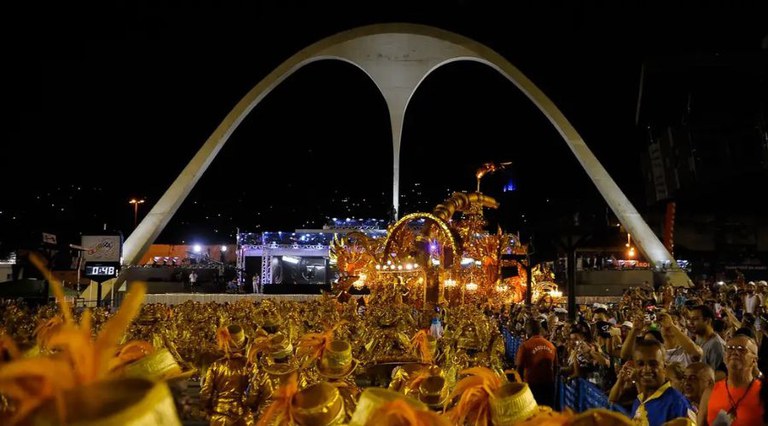 Turismo brasileiro deve movimentar R$ 12,03 bilhões no carnaval de 2025