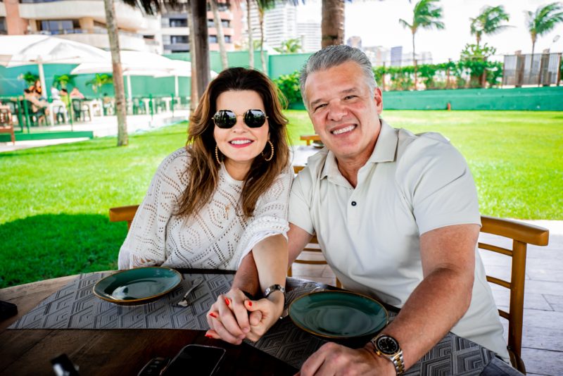 sol, sal e diversão - Boa música, excelente gastronomia e vista privilegiada atraem cada vez mais uma turma de bacanas ao Iate Clube