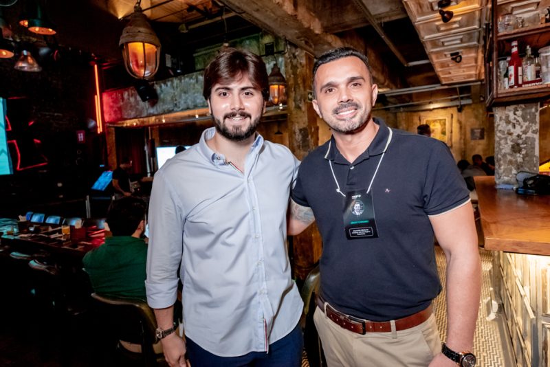 Conexão e negócios - Hoots serve de palco do lançamento do RampUp Business