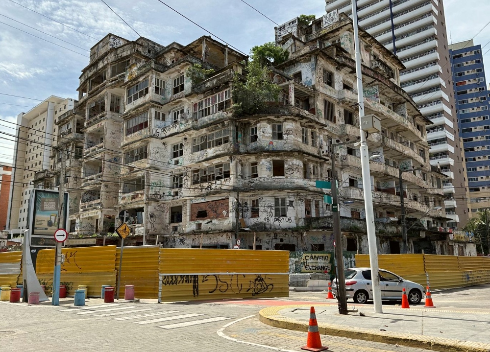Edifício São Pedro será demolido por causa do alto risco de desmoronamento