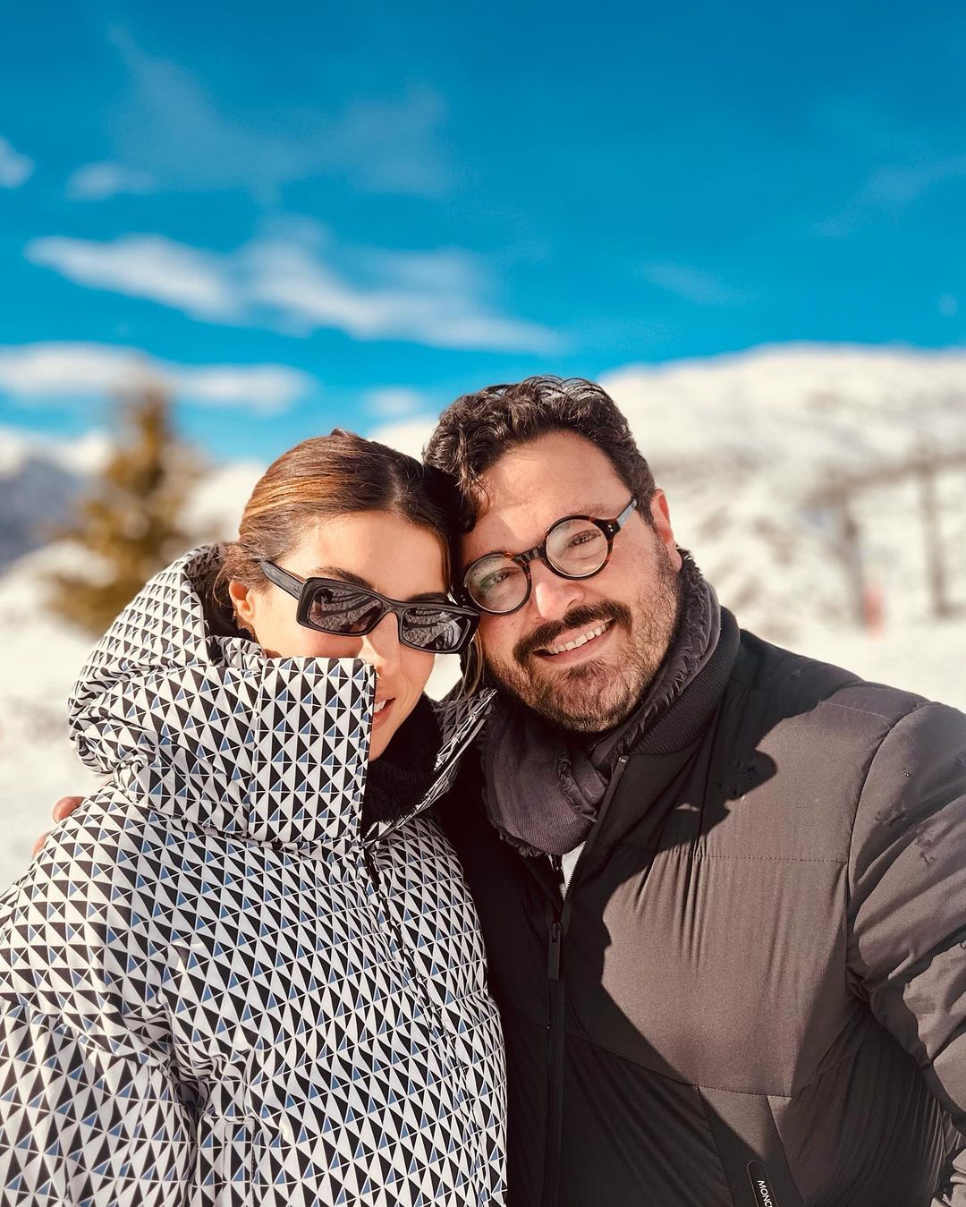 Patrícia Santiago e Alcimor Neto curtem temporada de esqui na Espanha