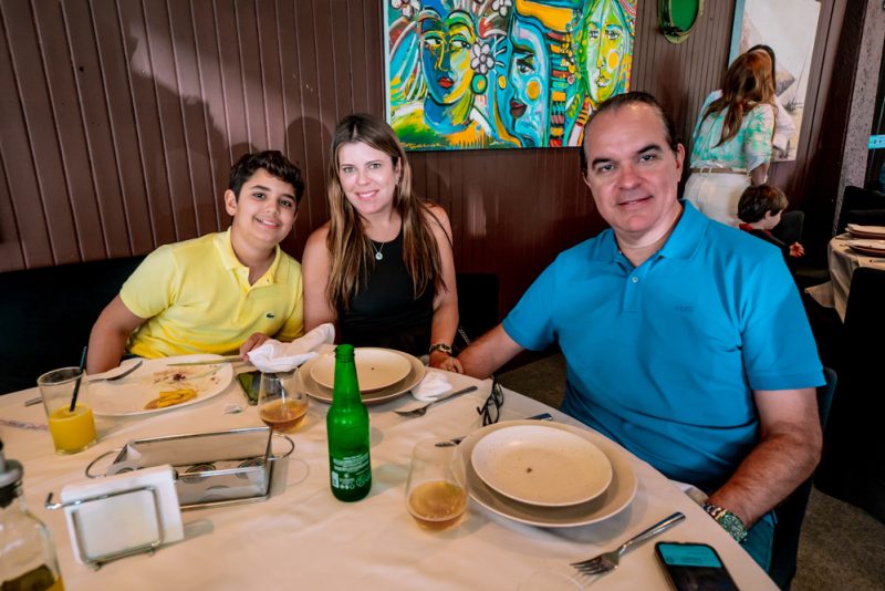 Diversão garantida - Boa música, gente bacana e alto astral dão o tom do weekend no Iate Clube de Fortaleza