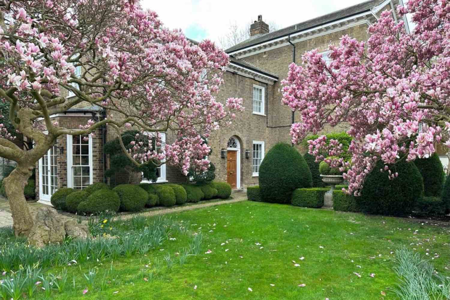 Mansão de Freddie Mercury,em Londres, está à venda por R$ 188 milhões