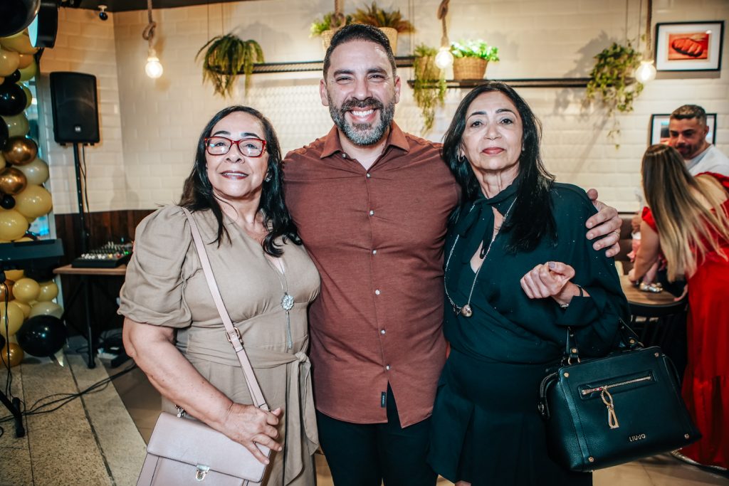 Maire Oliveira, Nagib Acario E Nilda Costa